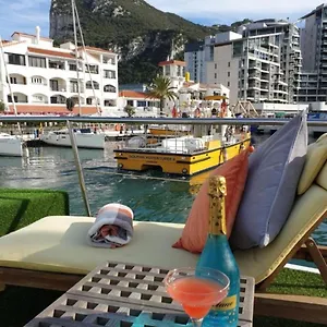  Hotel en barco Jasmine Coral Jay Boutique Boatel Ocean Village Gibraltar