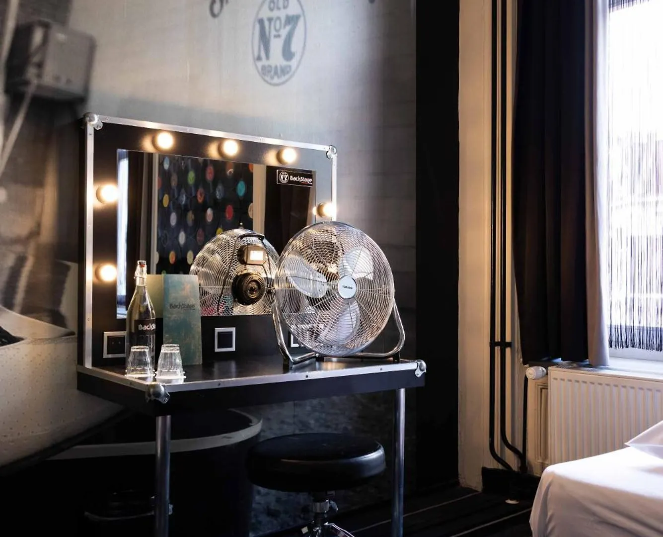 BackStage Hotel Amsterdam 2*,