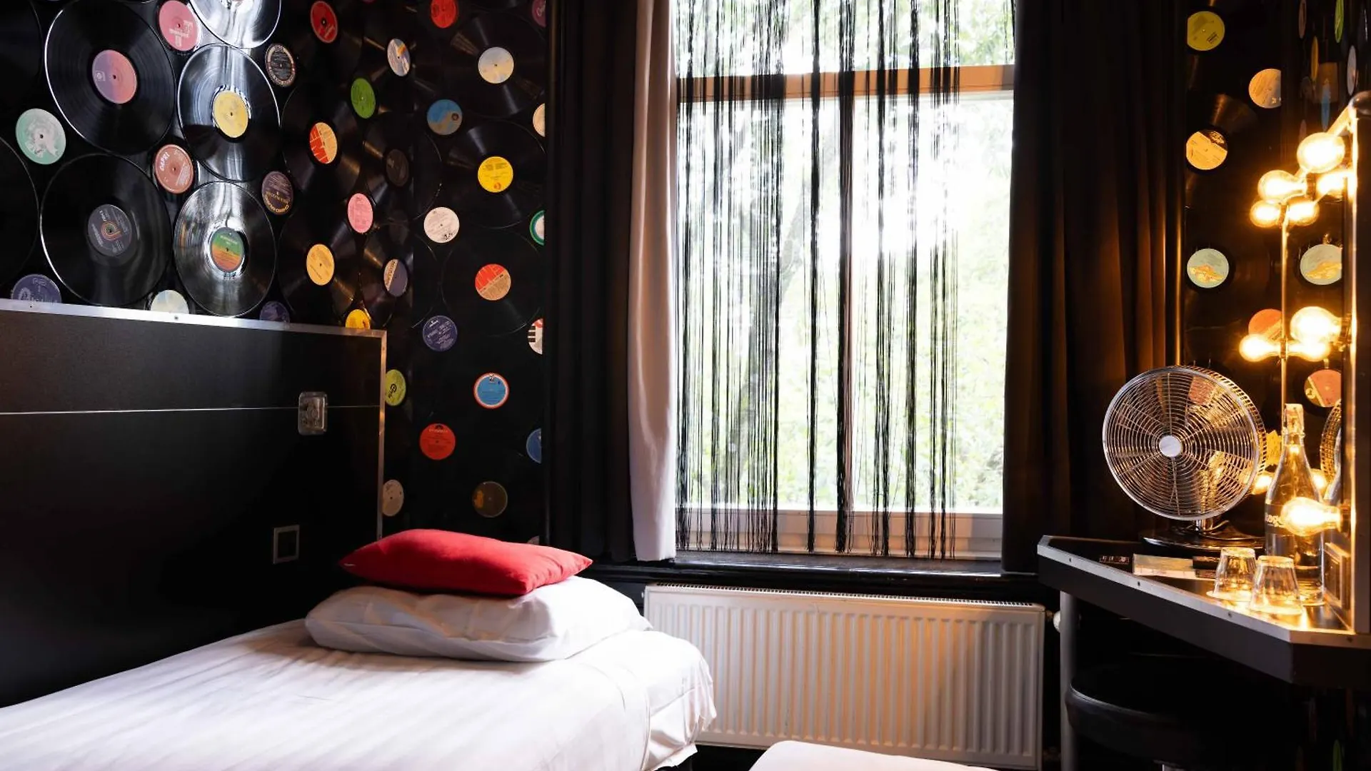 **  BackStage Hotel Amsterdam Niederlande